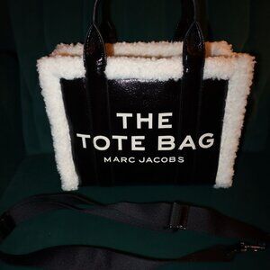 Marc Jacobs Shiny Calfskin Faux Shearling Large The Traveler Tote Bag Black Pre-